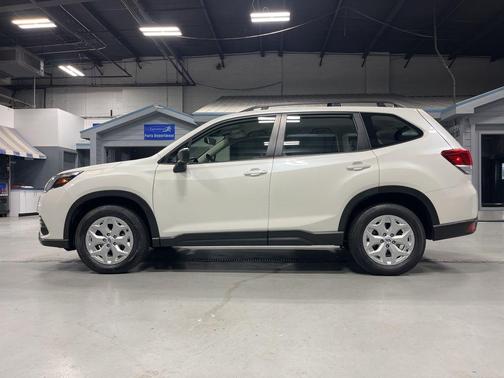 Crystal White Pearl 2023 Subaru Forester