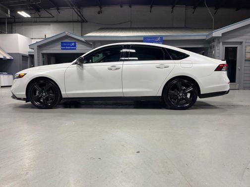 Platinum White Pearl 2025 Honda Accord Hybrid Sport-L
