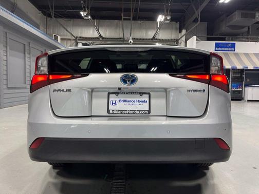 Classic Silver Metallic 2022 Toyota Prius LE