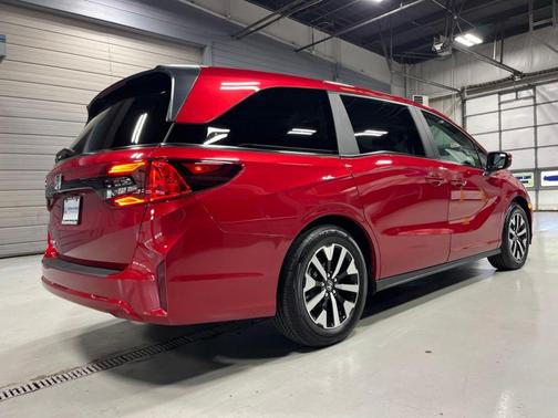 Radiant Red Metallic II 2026 Honda Odyssey EX-L