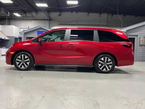 Radiant Red Metallic II 2026 Honda Odyssey EX-L