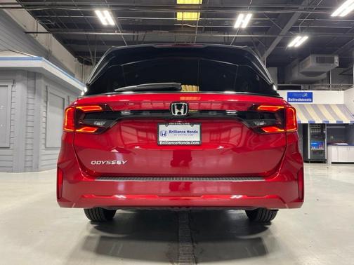 Radiant Red Metallic II 2026 Honda Odyssey EX-L