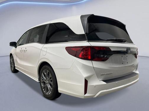 Platinum White 2026 Honda Odyssey Touring