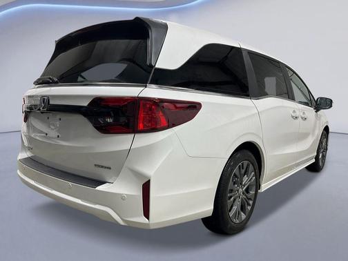Platinum White 2026 Honda Odyssey Touring