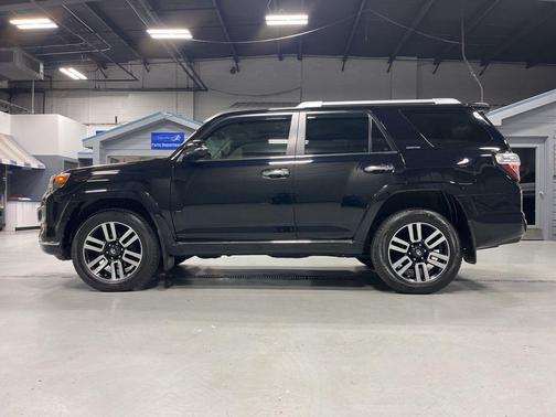 Midnight Black Metallic 2019 Toyota 4Runner Limited