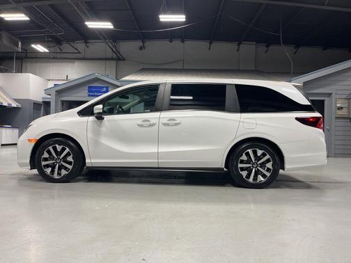 Platinum White Pearl 2026 Honda Odyssey EX-L