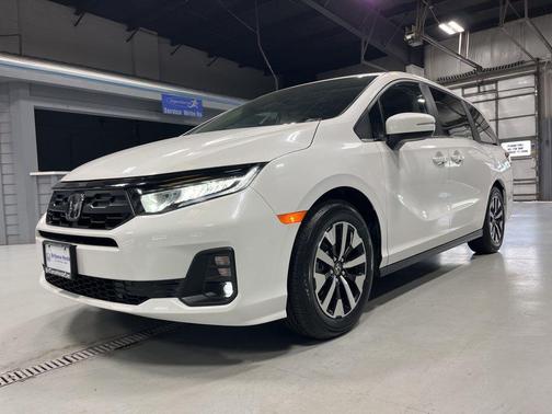Platinum White Pearl 2026 Honda Odyssey EX-L