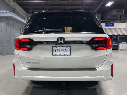 Platinum White Pearl 2026 Honda Odyssey EX-L