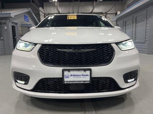 Bright White Clearcoat 2022 Chrysler Pacifica Limited