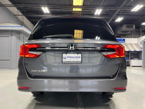Modern Steel Metallic 2024 Honda Odyssey EX