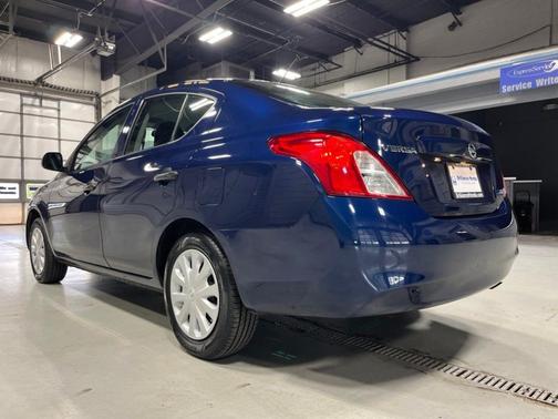 Blue Onyx 2013 Nissan Versa 1.6 S
