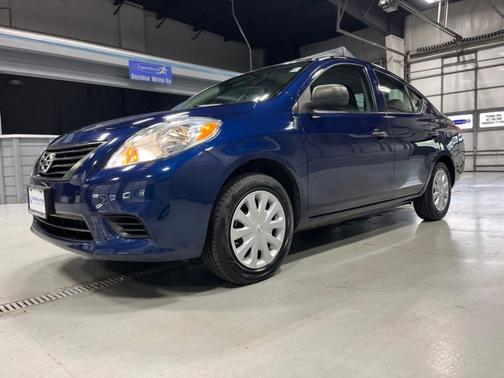 Blue Onyx 2013 Nissan Versa 1.6 S