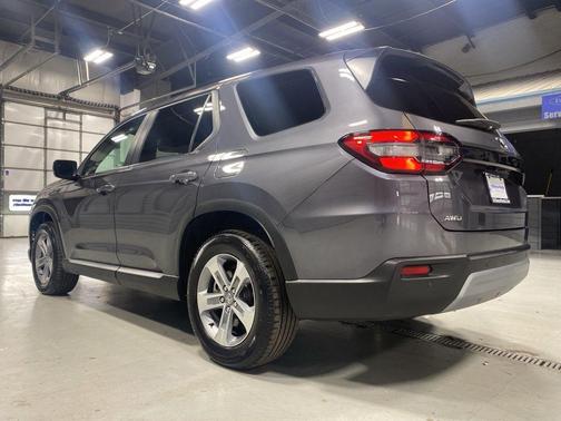 Modern Steel Metallic 2025 Honda Pilot EX-L