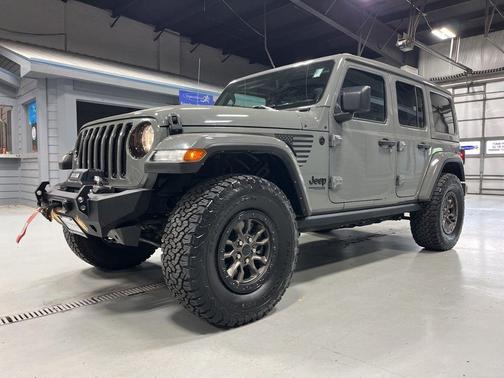 Sting Gray Clearcoat 2022 Jeep Wrangler Unlimited Sahara Altitude