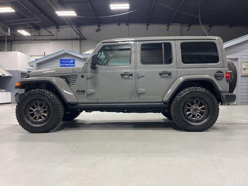 Sting Gray Clearcoat 2022 Jeep Wrangler Unlimited Sahara Altitude