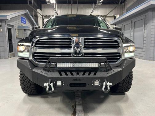 Brilliant Black Crystal Pearlcoat 2017 RAM 1500 Big Horn