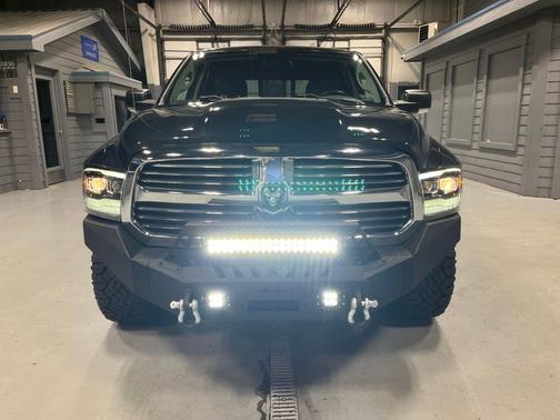 Brilliant Black Crystal Pearlcoat 2017 RAM 1500 Big Horn