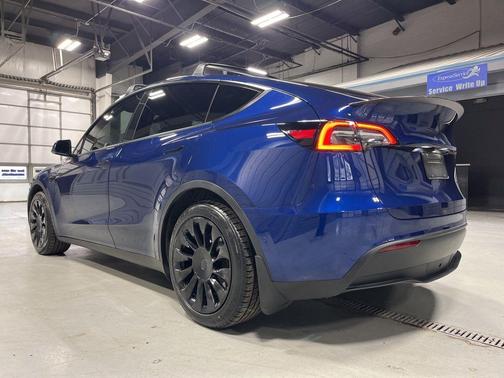 Deep Blue Metallic 2021 Tesla Model Y Long Range