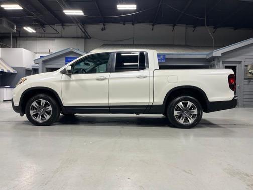 White Diamond Pearl 2019 Honda Ridgeline RTL
