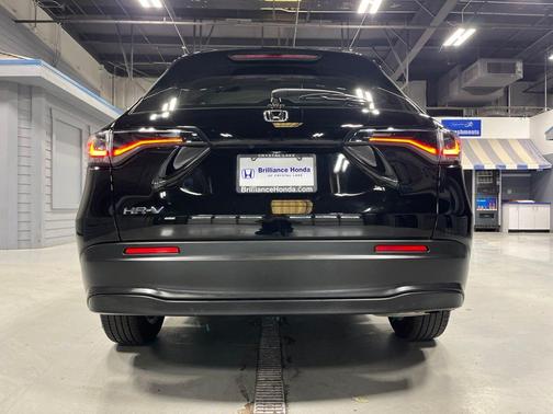 Crystal Black Pearl 2024 Honda HR-V LX