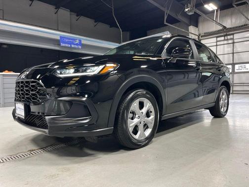 Crystal Black Pearl 2024 Honda HR-V LX
