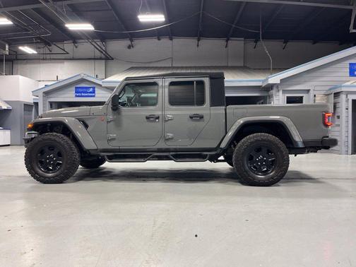 Sting Gray Clearcoat 2021 Jeep Gladiator Mojave