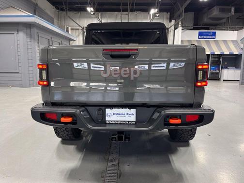 Sting Gray Clearcoat 2021 Jeep Gladiator Mojave