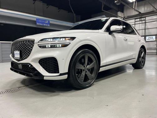 Uyuni White 2024 Genesis GV70 2.5T