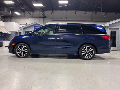 Obsidian Blue Pearl 2020 Honda Odyssey Elite