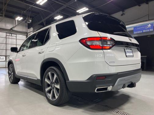 Platinum White Pearl 2025 Honda Pilot Elite