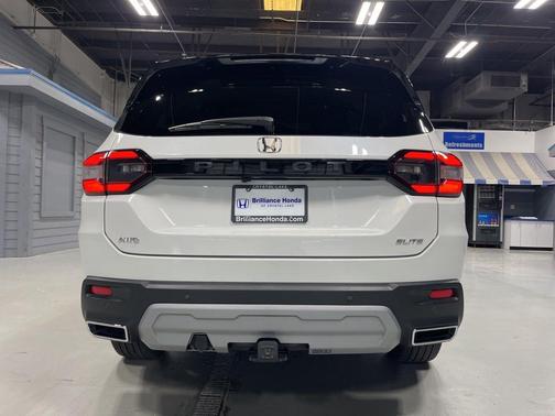 Platinum White Pearl 2025 Honda Pilot Elite