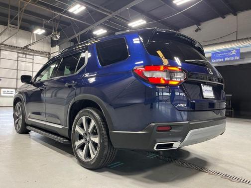 Obsidian Blue Pearl 2025 Honda Pilot Elite