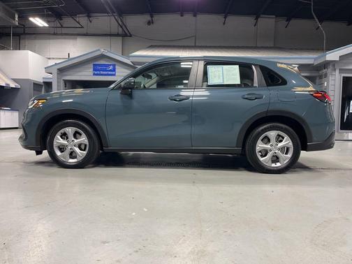 Pearl 2024 Honda HR-V LX