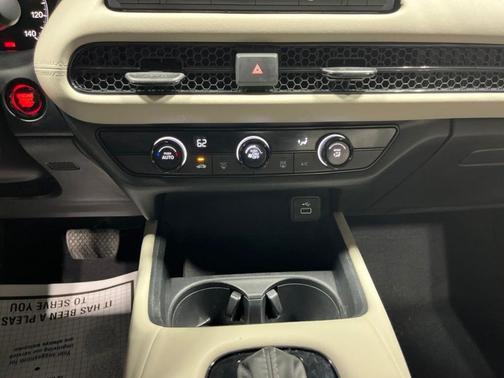 Pearl 2024 Honda HR-V LX