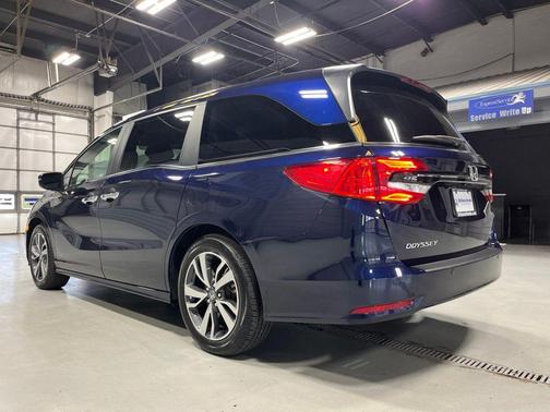 Obsidian Blue Pearl 2024 Honda Odyssey Touring