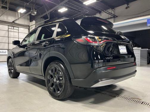 Crystal Black Pearl 2024 Honda HR-V Sport
