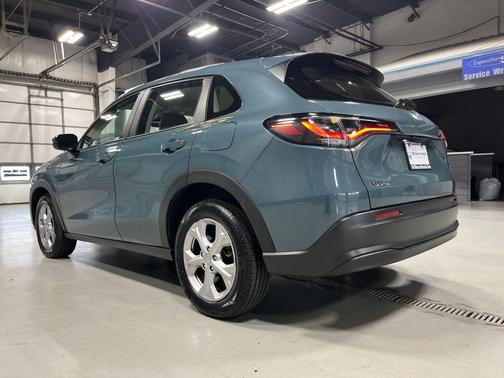 Pearl 2024 Honda HR-V LX