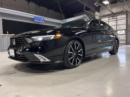 Crystal Black Pearl 2025 Honda Accord Hybrid Touring