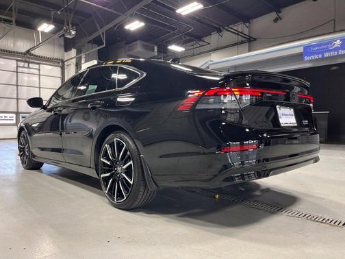 Crystal Black Pearl 2025 Honda Accord Hybrid Touring