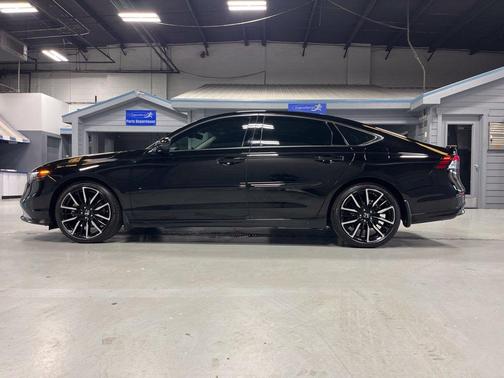Crystal Black Pearl 2025 Honda Accord Hybrid Touring