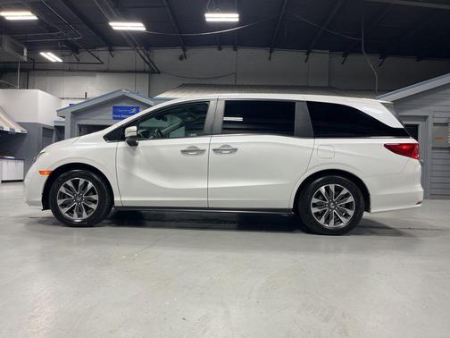 Platinum White Pearl 2024 Honda Odyssey EX-L