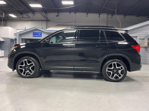 Crystal Black Pearl 2023 Honda Passport Elite