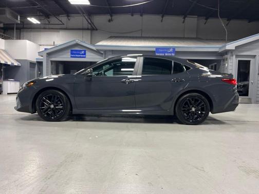 UNDERGROUND 2025 Toyota Camry SE