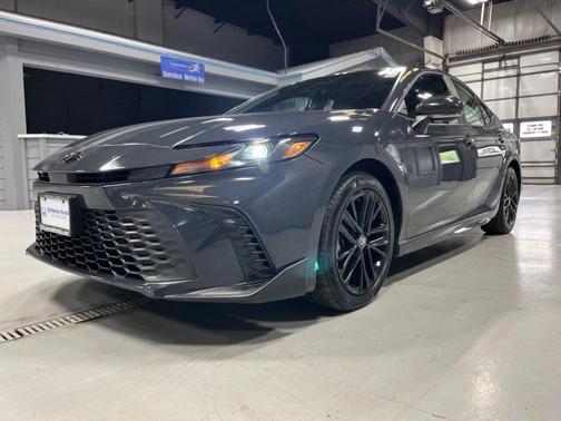 UNDERGROUND 2025 Toyota Camry SE