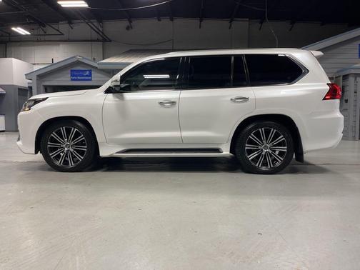 Eminent White Pearl 2019 Lexus LX 570 570