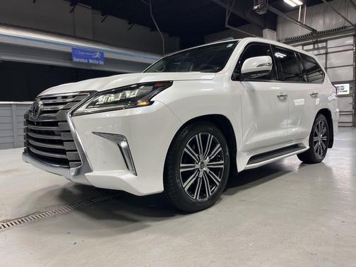 Eminent White Pearl 2019 Lexus LX 570 570