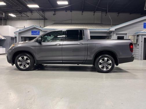 Modern Steel Metallic 2019 Honda Ridgeline RTL-E