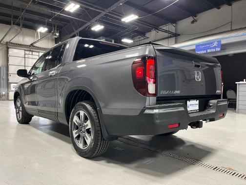 Modern Steel Metallic 2019 Honda Ridgeline RTL-E