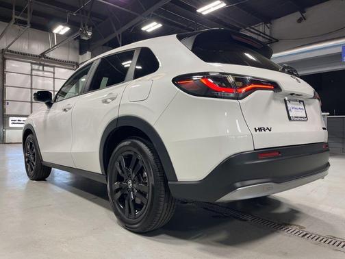 Platinum White Pearl 2026 Honda HR-V Sport
