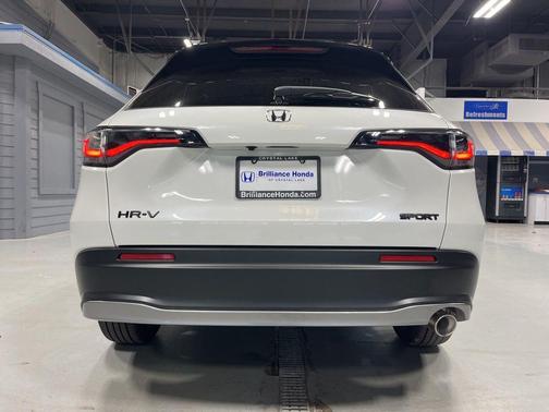 Platinum White Pearl 2026 Honda HR-V Sport